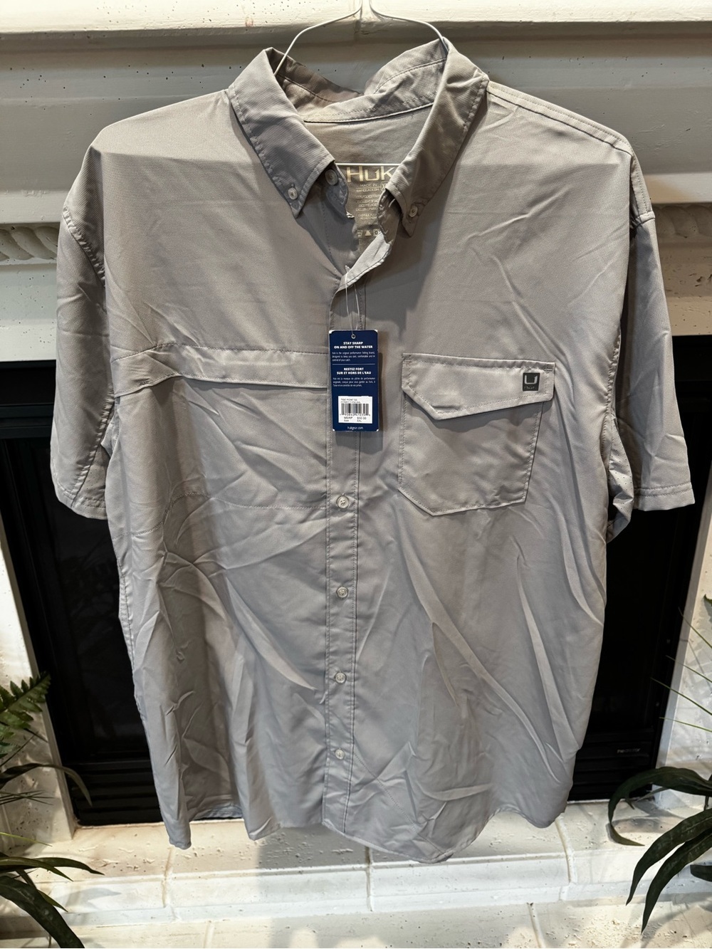 🆕 Huk Men's Short-Sleeve Button-Down Shirt in Light Gray